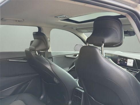 Used 2023 Kia Niro EX Touring image 28