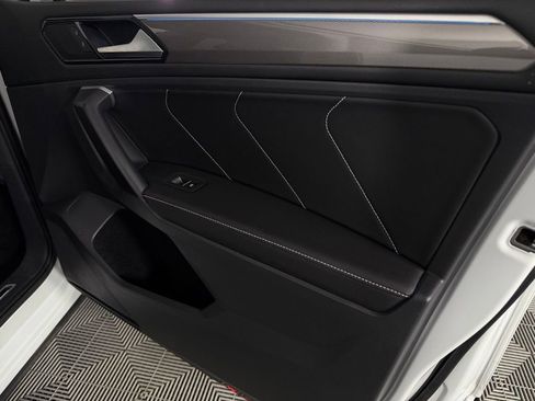 Used 2024 Volkswagen Tiguan SE R-Line image 34