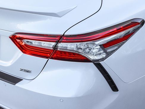 Used 2018 Toyota Camry XSE image 10