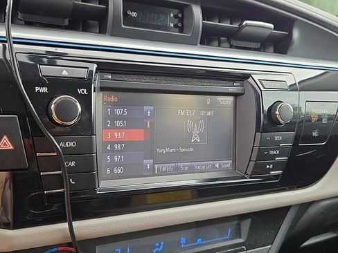 Used 2016 Toyota Corolla LE FWD image 10
