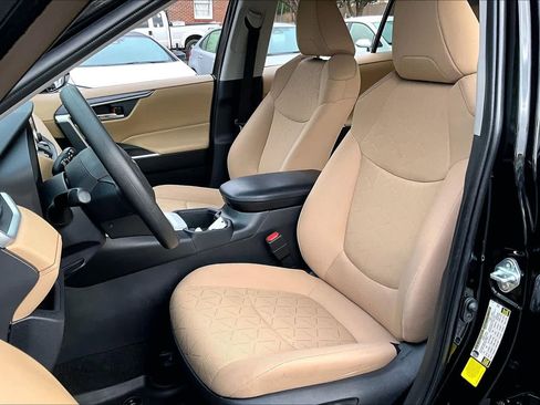 Used 2024 Toyota RAV4 XLE image 7