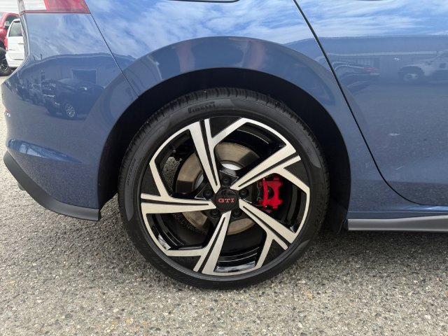 Used 2026 Volkswagen GTI SE FWD image 27