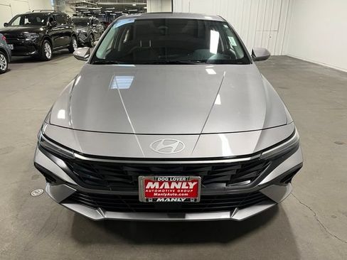 Used 2025 Hyundai Elantra SEL FWD image 8