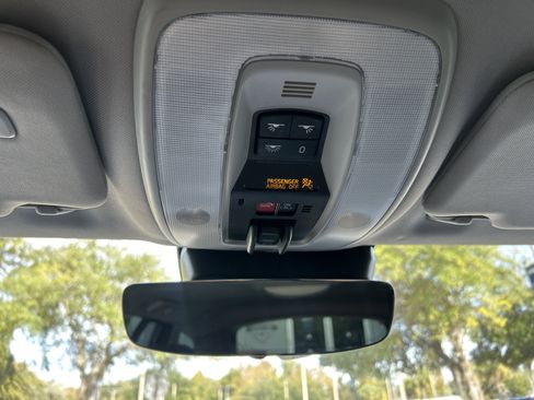 Used 2017 Volvo V60 T5 Cross Country w/ Convenience Package image 28