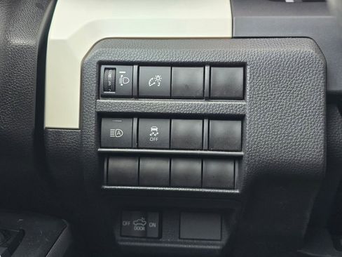 Used 2024 Toyota Tacoma TRD Off-Road image 17