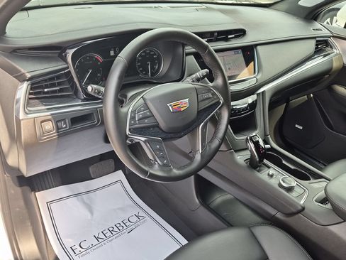 Certified 2023 Cadillac XT5 Premium Luxury AWD/4WD image 9
