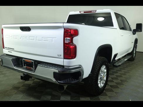 Used 2024 Chevrolet Silverado 2500 LT image 16