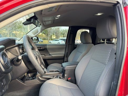 Used 2022 Toyota Tacoma SR image 9