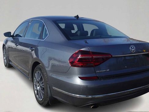 Used 2017 Volkswagen Passat 1.8T SE w/ SE Lighting Package image 7