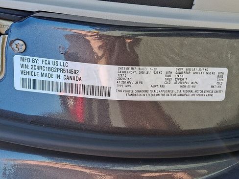 Used 2023 Chrysler Pacifica Touring-L FWD image 20