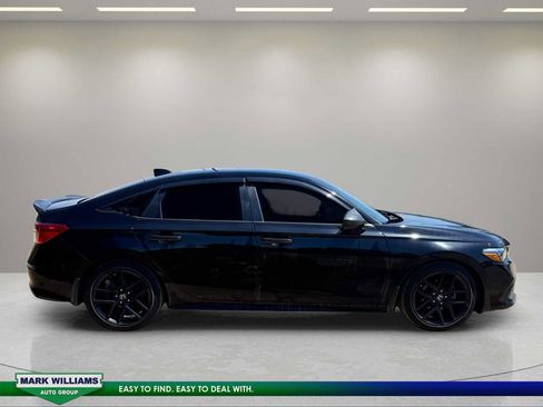 Used 2022 Honda Civic Sport image 2