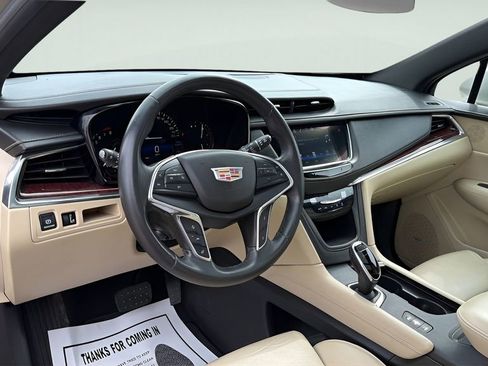Used 2017 Cadillac XT5 Luxury image 30