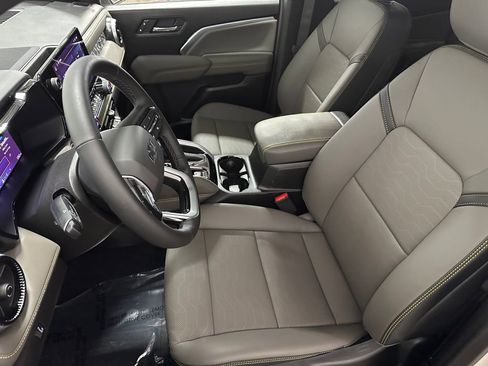 Certified 2026 Chevrolet Colorado ZR2 w/ Technology Package image 10