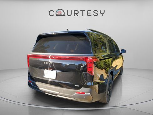 New 2026 Kia Carnival SX w/ SX Dark Edition Package image 4