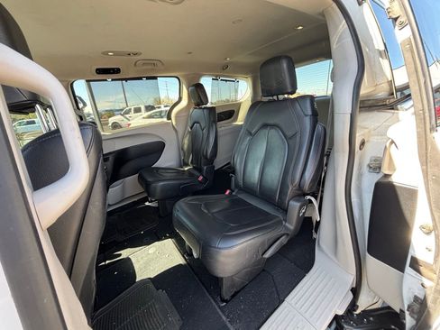 Used 2020 Chrysler Pacifica Touring-L Plus FWD image 16