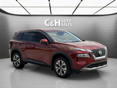 Used 2021 Nissan Rogue SV image 3