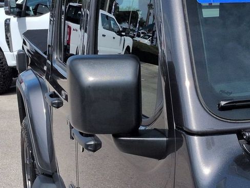 Used 2020 Jeep Gladiator Overland AWD/4WD image 11