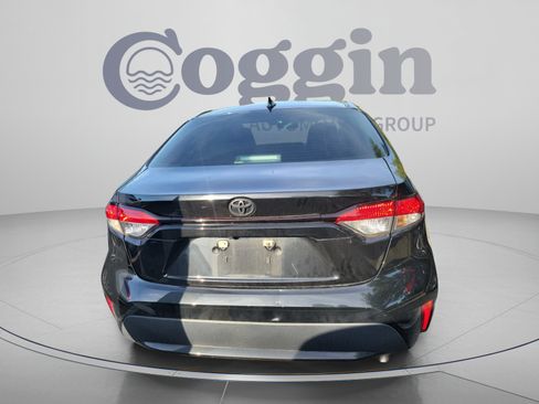 Used 2021 Toyota Corolla LE FWD image 5