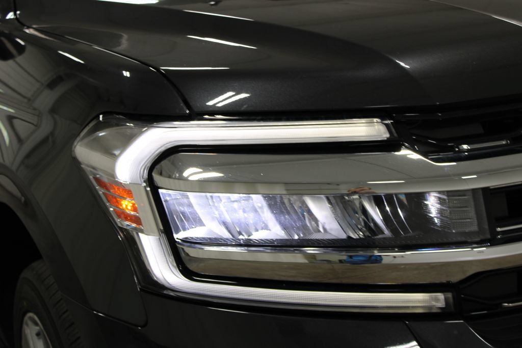 Used 2024 Ford Expedition Limited AWD/4WD image 12