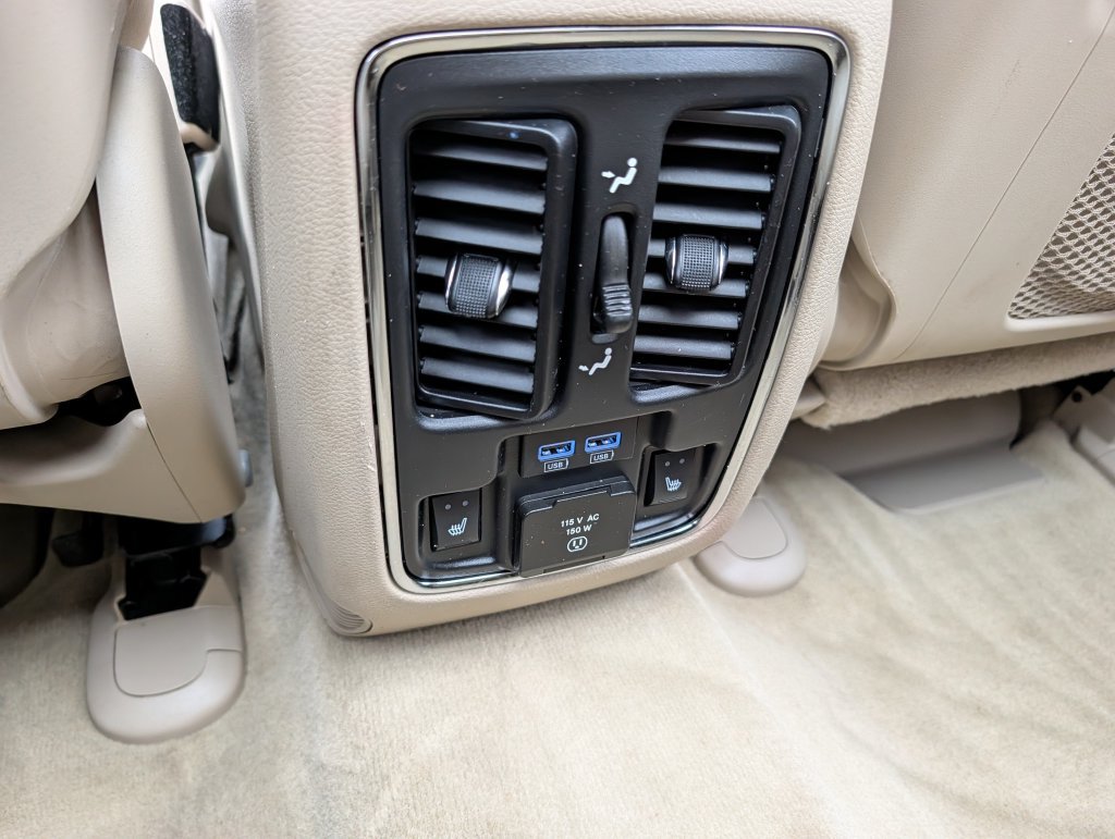 Used 2020 Jeep Grand Cherokee Overland AWD/4WD image 20