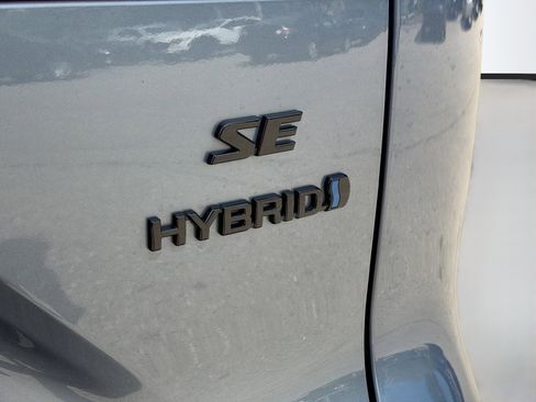 Used 2024 Toyota Corolla Cross SE image 11