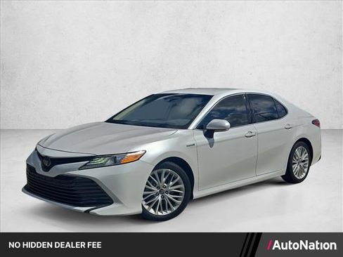 Used 2019 Toyota Camry XLE FWD image 1