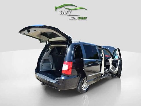 Used 2015 Chrysler Town & Country Touring-L w/ Trailer Tow Group image 18