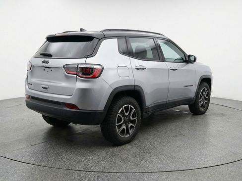 Used 2025 Jeep Compass Trailhawk AWD/4WD image 9
