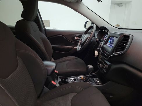 Used 2019 Jeep Cherokee Latitude w/ Popular Appearance Group image 21