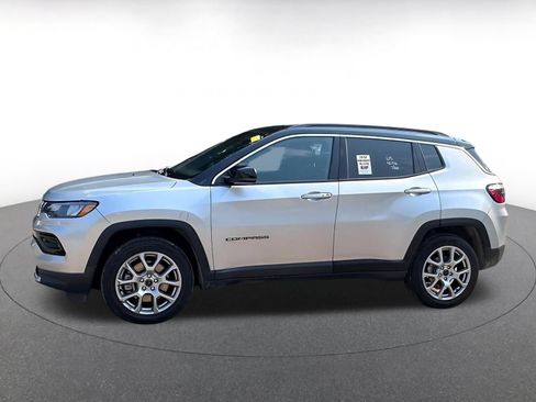 Used 2025 Jeep Compass Limited AWD/4WD image 9