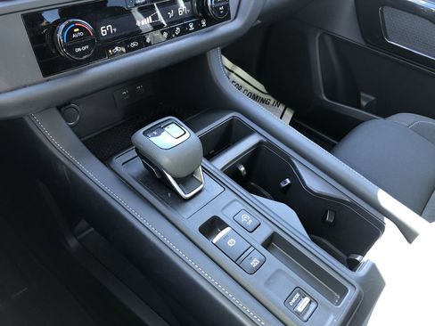 Used 2025 Nissan Pathfinder S image 18