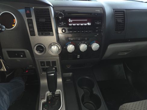 Used 2010 Toyota Tundra 4x4 CrewMax image 31