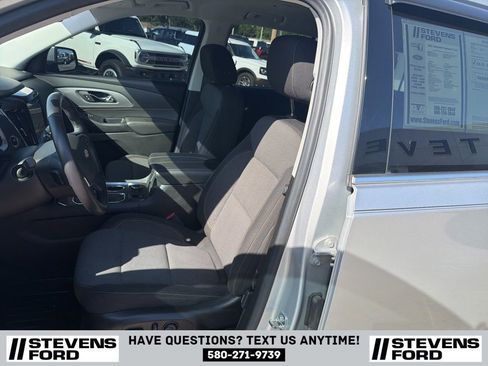 Used 2021 Chevrolet Traverse LT FWD image 17