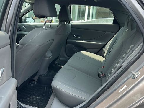 Used 2023 Hyundai Elantra SEL FWD image 11