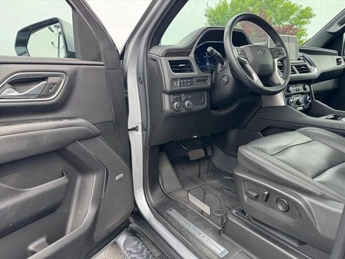 Used 2024 Chevrolet Suburban Z71 w/ Luxury Package AWD/4WD image 16