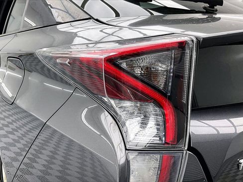 Used 2016 Toyota Prius Three Touring image 29