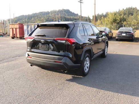 Used 2019 Toyota RAV4 LE w/ Carpet Mat Package AWD/4WD image 5