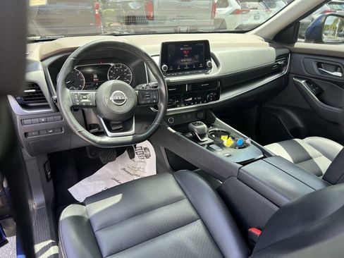 Used 2022 Nissan Rogue SV w/ SV Premium Package FWD image 30
