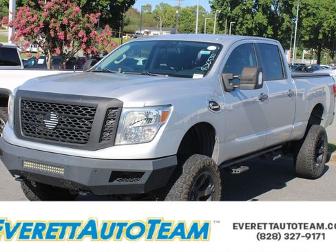 Used 2018 Nissan Titan SV AWD/4WD image 1