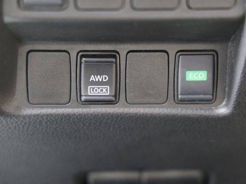 Used 2019 Nissan Rogue Sport S image 27