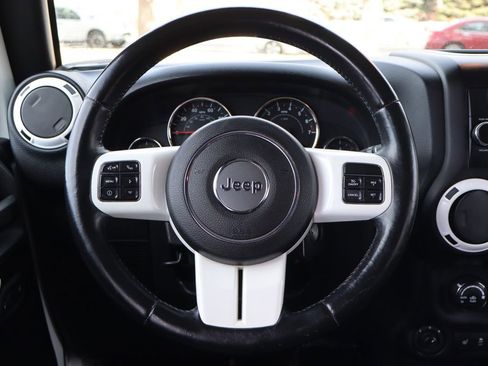 Used 2015 Jeep Wrangler Unlimited Sahara image 19