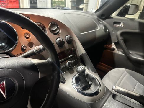 Used 2007 Pontiac Solstice Convertible w/ Convenience Package image 18