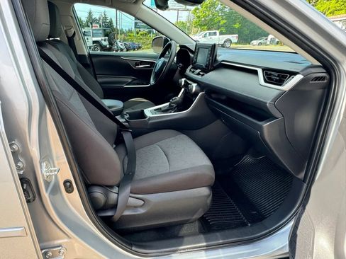 Used 2022 Toyota RAV4 XLE AWD/4WD image 16
