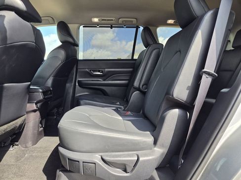 Used 2025 Toyota Grand Highlander FWD image 29