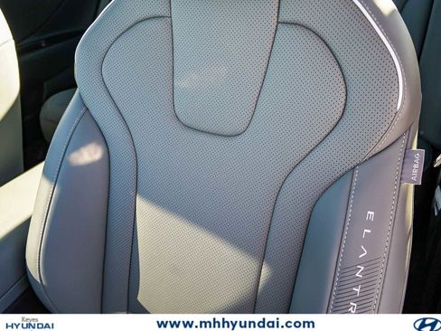 New 2025 Hyundai Elantra Limited FWD image 30