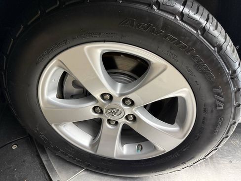 Used 2011 Toyota Sienna LE FWD image 22