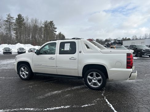 Used 2013 Chevrolet Avalanche LTZ image 5