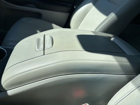 Used 2017 Toyota Highlander XLE image 38