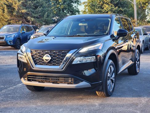 Used 2021 Nissan Rogue SV FWD image 3