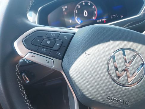 Used 2023 Volkswagen Tiguan SE w/ Panoramic Sunroof Package FWD image 21